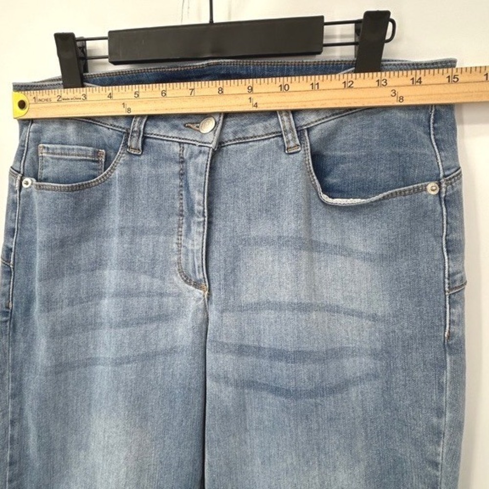 Madeleine Women Light Wash Floral Eyelet Scalloped Hem Cropped Jeans Size US 8 - Picture 8 of 9